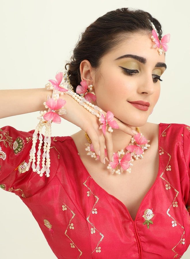 NMII طقم مجوهرات أنيق من إن إم آي آي بتصميم فراشة مزينة بالزهور، مثالي للعرائس والفتيات، مرصع باللؤلؤ والماس | يشمل قلادة، وسلسلة أذن، وتاج للرأس، وسوار زهور لليد | مثالي لحفلات الزفاف، وحفلات الحناء، وحفلات المهندي - (وردي) - Image 3