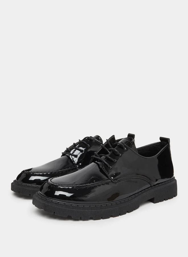 ستايلي حذاء اكسفورد بجلد لامع