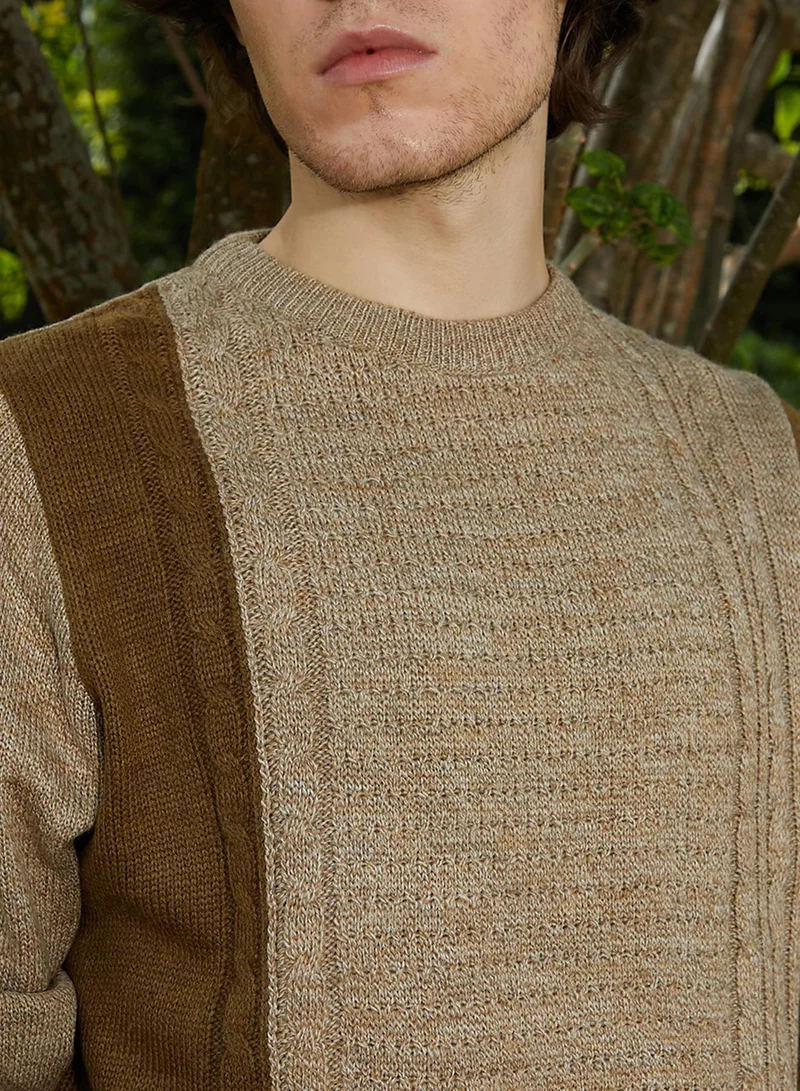 كامبوس سوترا Men's Sand Beige & Russet Brown Contrast Panel Pullover Sweater