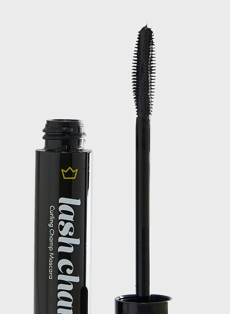 Siella Beauty Lash champions Curling Champ Mascara for petite