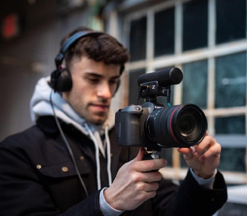 Sennheiser MKE 400 Compact, super-cardioid on-camera microphone with built-in wind protection - Image 3