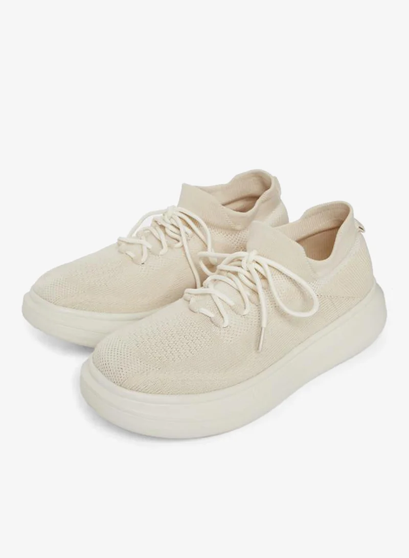 ستايلي اكتيف حذاء رياضي بنعل سميك ورباط منقوش