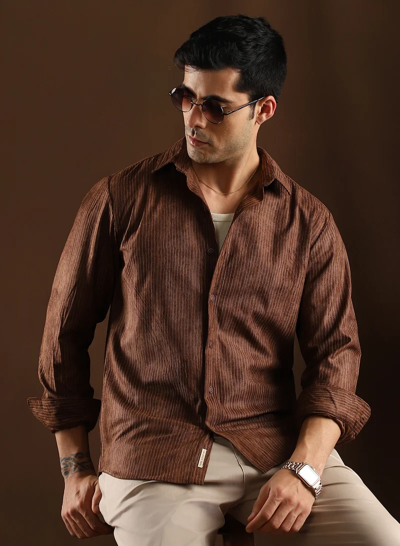 Campus Sutra Campus Sutra Men's Chocolate Brown Rhythm-Weave Shirt For Casual Wear | Mid-Rise | Regular Fit | Button Closure | Shirt Crafted With Comfort Fit For Everyday Wear
