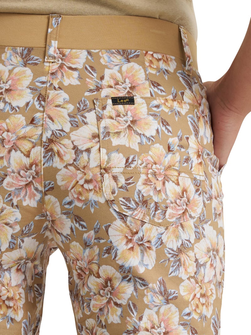 Lee Women's Ultra Lux Comfort with Flex-to-Go Utility Skimmer Capri Pant, Khaki Halogen Floral, 4 - Image 3