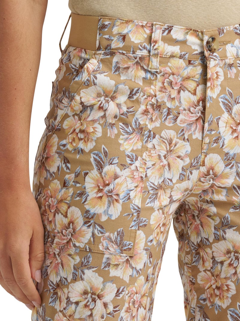 Lee Women's Ultra Lux Comfort with Flex-to-Go Utility Skimmer Capri Pant, Khaki Halogen Floral, 4 - Image 2