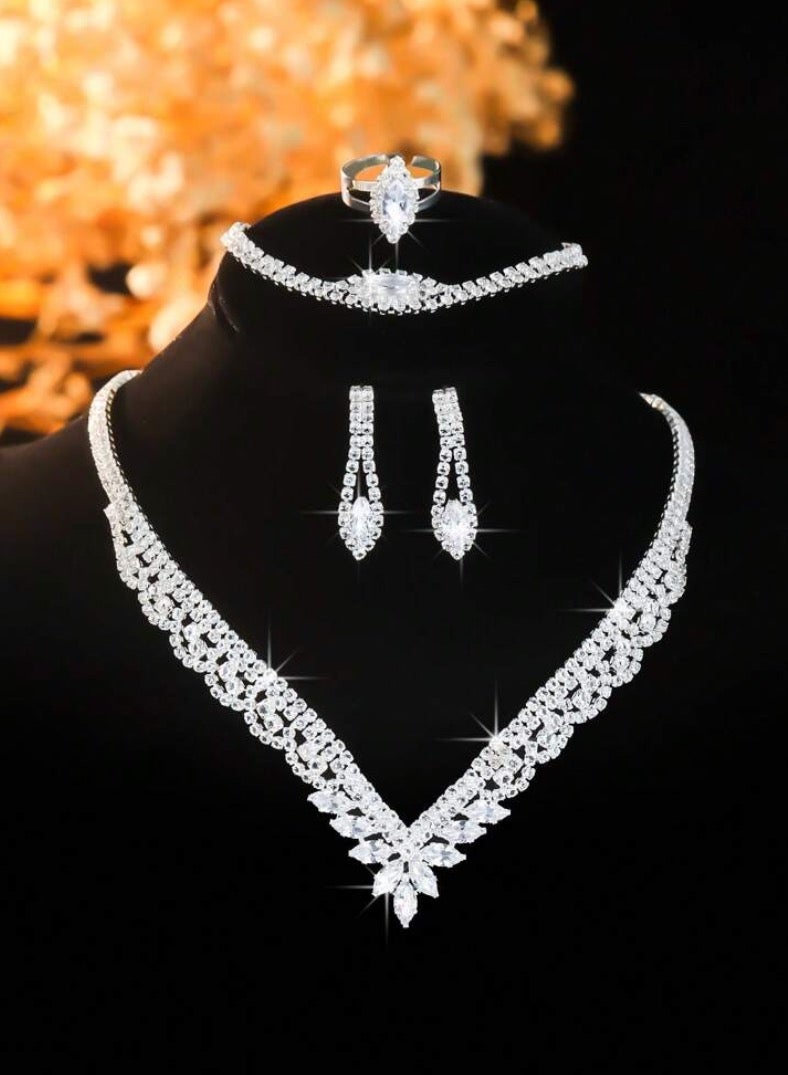 جوليري بالاس طقم اكسسوارات نسائي أنيق مكون من سلسال وحلق اذن واسوارة وخاتم مرصع بالزركون عالي الجودة - Image 2