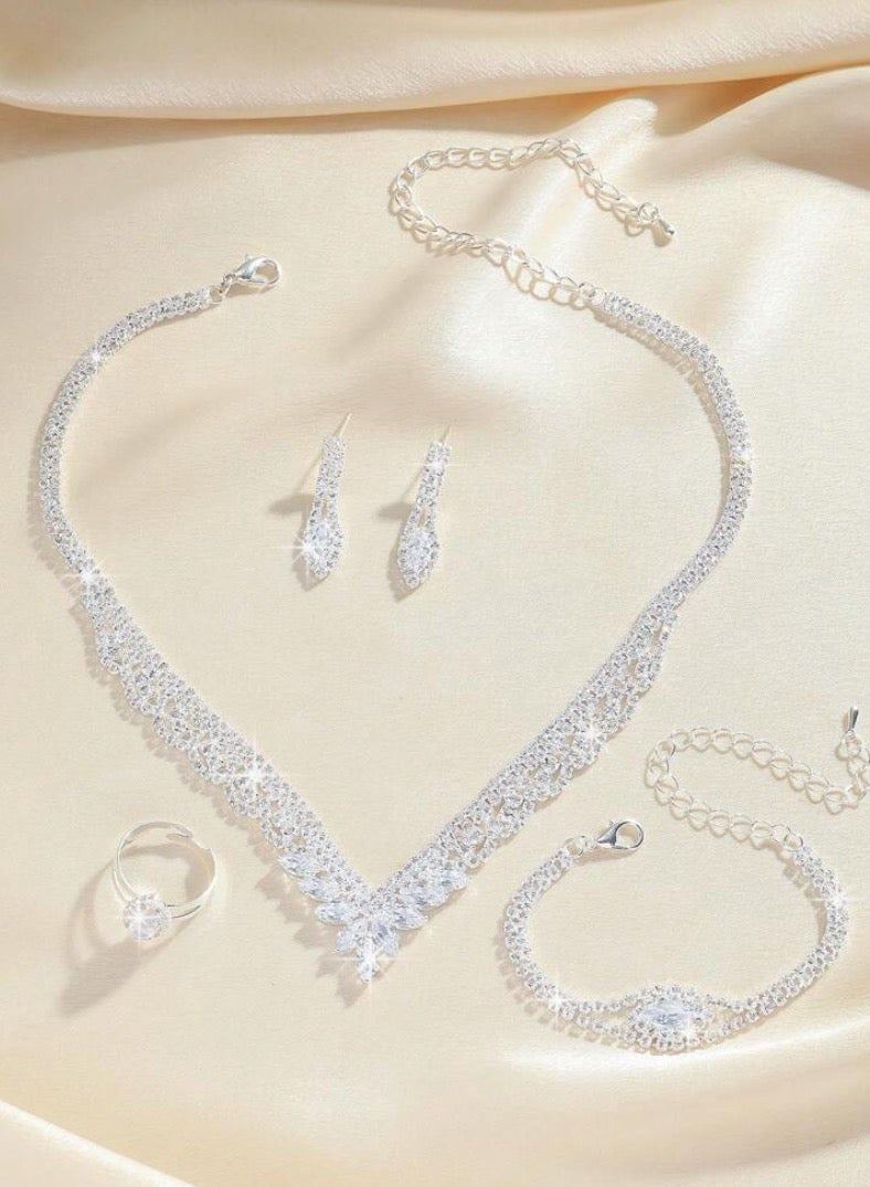 جوليري بالاس طقم اكسسوارات نسائي أنيق مكون من سلسال وحلق اذن واسوارة وخاتم مرصع بالزركون عالي الجودة - Image 3