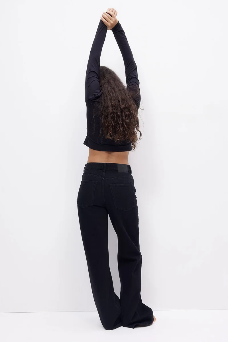 اتش اند ام بلوزة بياقة مدورة