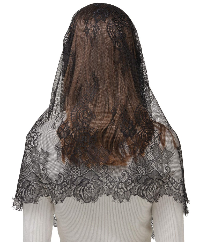 PAMOR Spanish Style Lace Traditional Vintage Inspired Infinity Shape Mantilla Veil Latin Mass Head Covering (Black) - Image 4