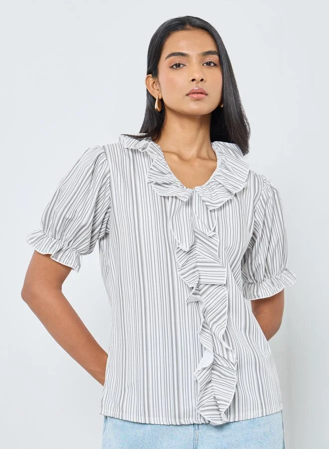 تايك تو بلوزة بأكمام منفوشة مخططة بتفاصيل مكشكشة