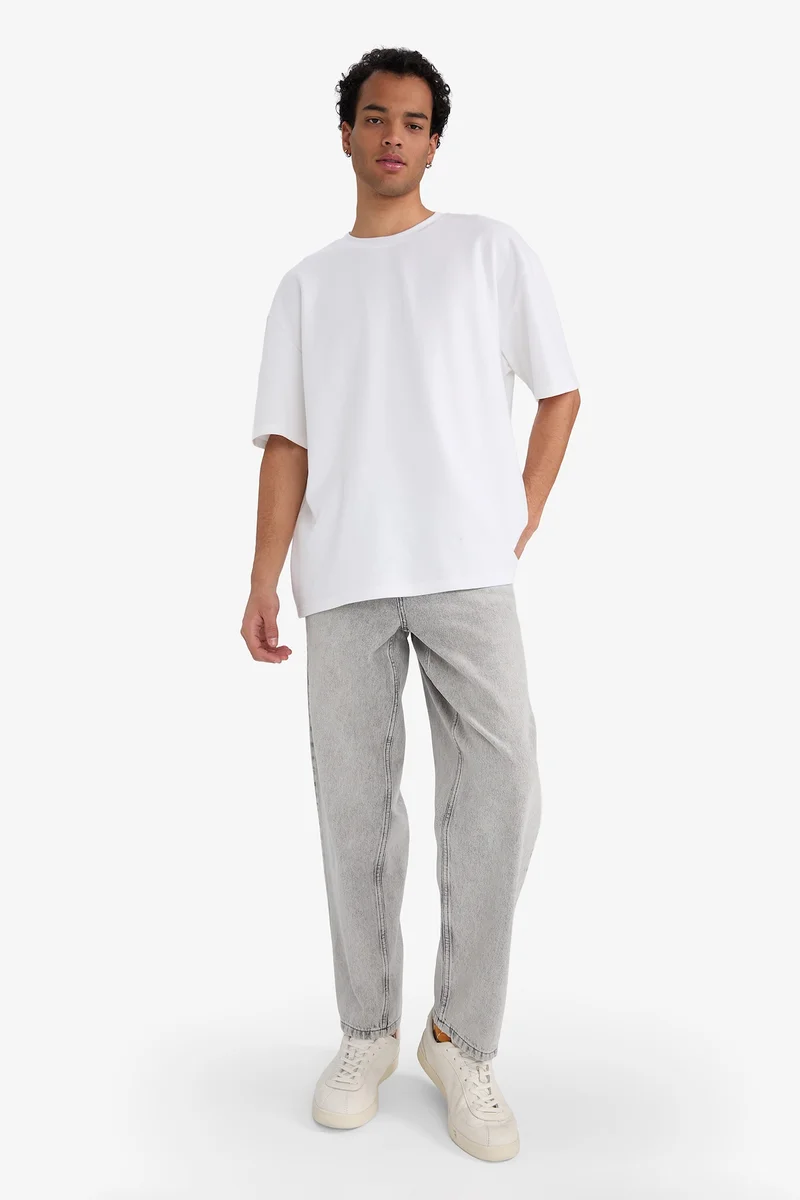 Relax Fit Straight Leg Jeans
