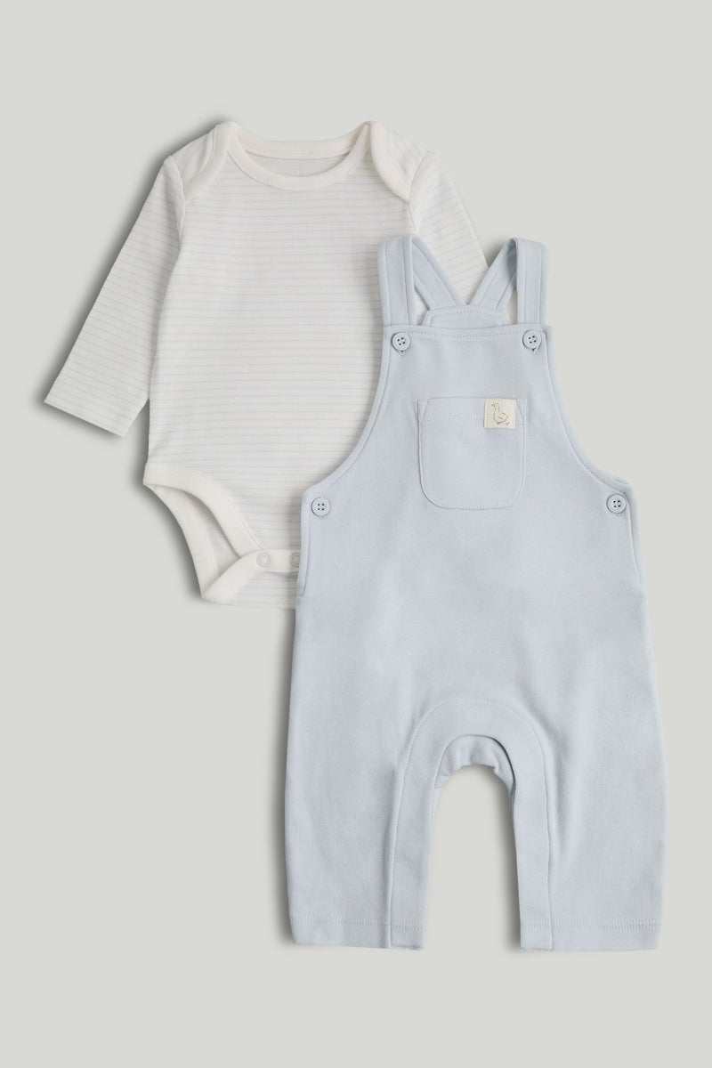 طقم بنطلون دنغري وبلوزة أول قطعة لي