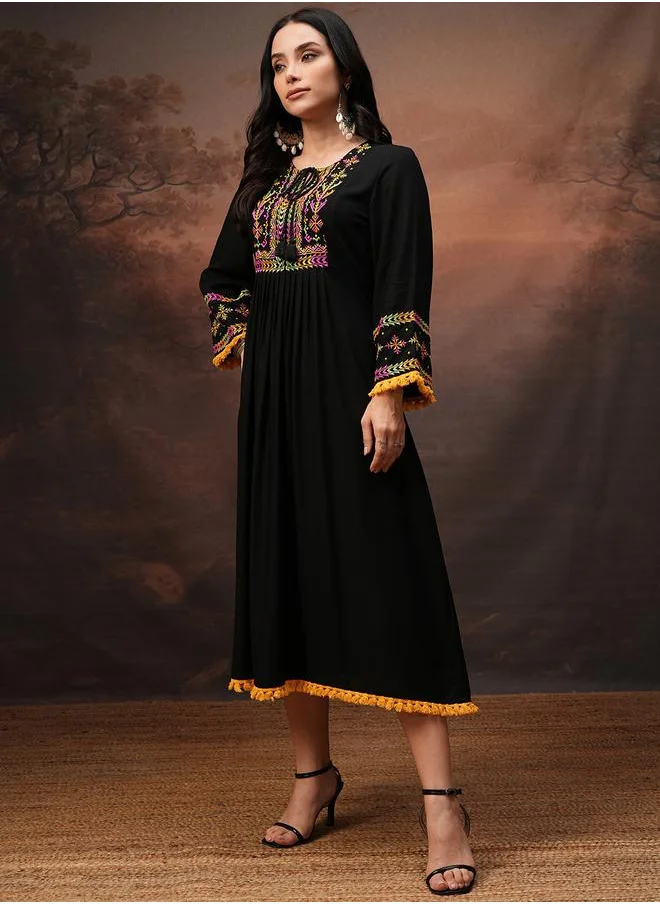 Vishudh Vishudh Women Embroidered Tie-Up Neck A-Line Midi Dress