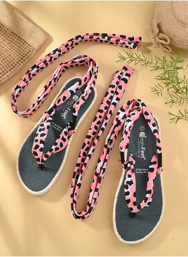 Fresh Feet صنادل مسطحة مربوطة بكعب V مطبوع  - Image 3