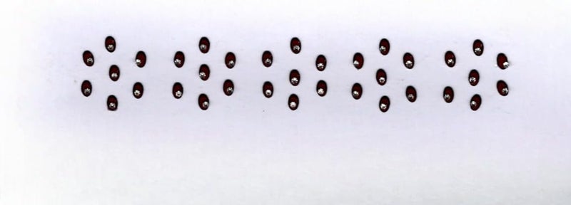 مملكة الإكسسوارات حزمة ملصقات البندي المتميزة | بندي للنساء والفتيات | بندي قابلة لإعادة الاستخدام وصديقة للبشرة | للارتداء اليومي والاحتفالي | بندي لكل المناسبات | عبوة من 3 | (كستنائي AK19، 4 مم) - Image 2