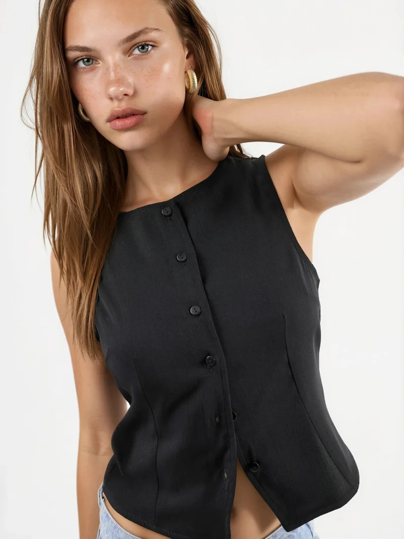 هيكاب Buttoned Sleeveless Top
