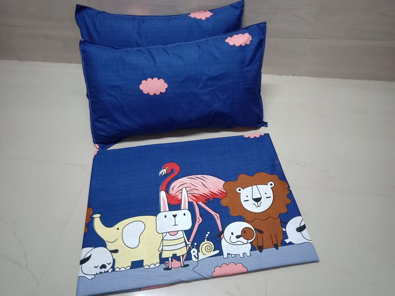 BhaiJi BedSheet مفرش سرير بهائيجي 180 TC للأطفال بطبعة كرتونية مزدوجة مع 2 غطاء وسادة - كرنفال الحيوانات - Image 2