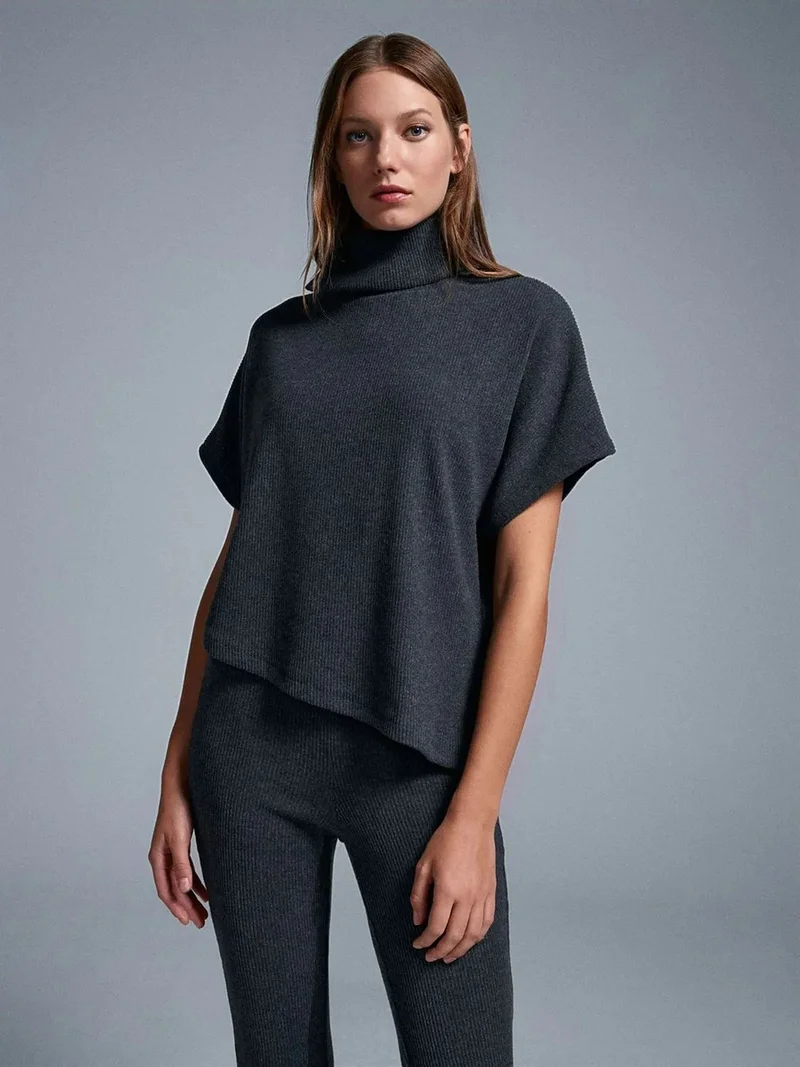 ديلفين DILVIN Ribbed Turtleneck Short-sleeve Blouse