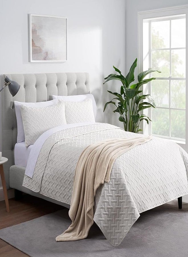 SERTA Cozy Plush Thick Fuzzy Super Soft Lightweight Throw Blanket for Bed, Couch, or Travel, Queen (90 in x 90 in), Taupe - Image 3