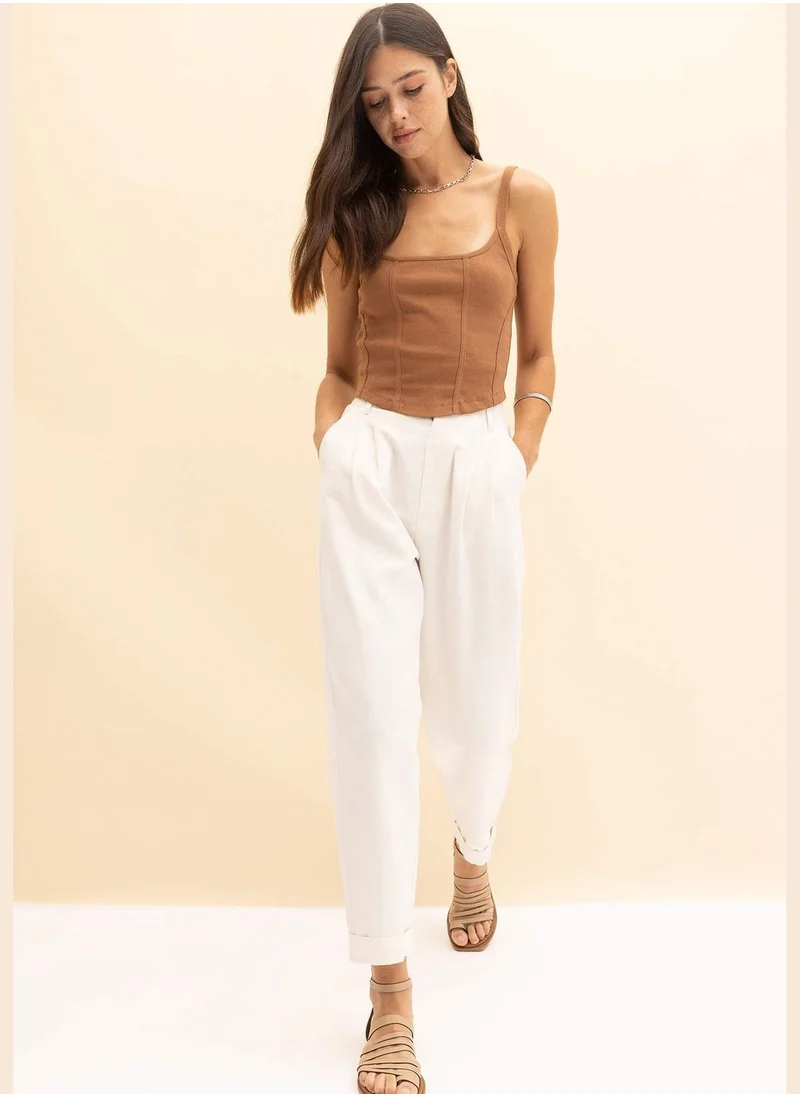 ديفاكتو Slouchy Fit High Waisted Ankle Chinos