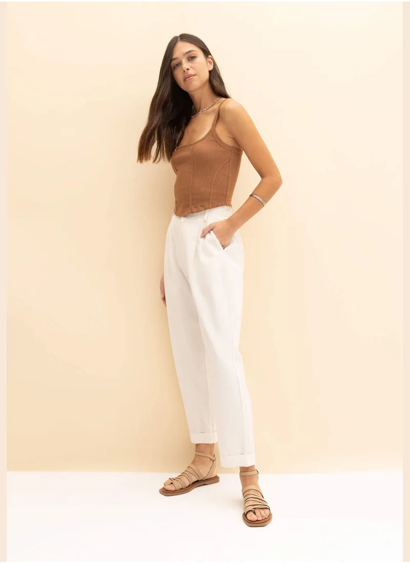ديفاكتو Slouchy Fit High Waisted Ankle Chinos