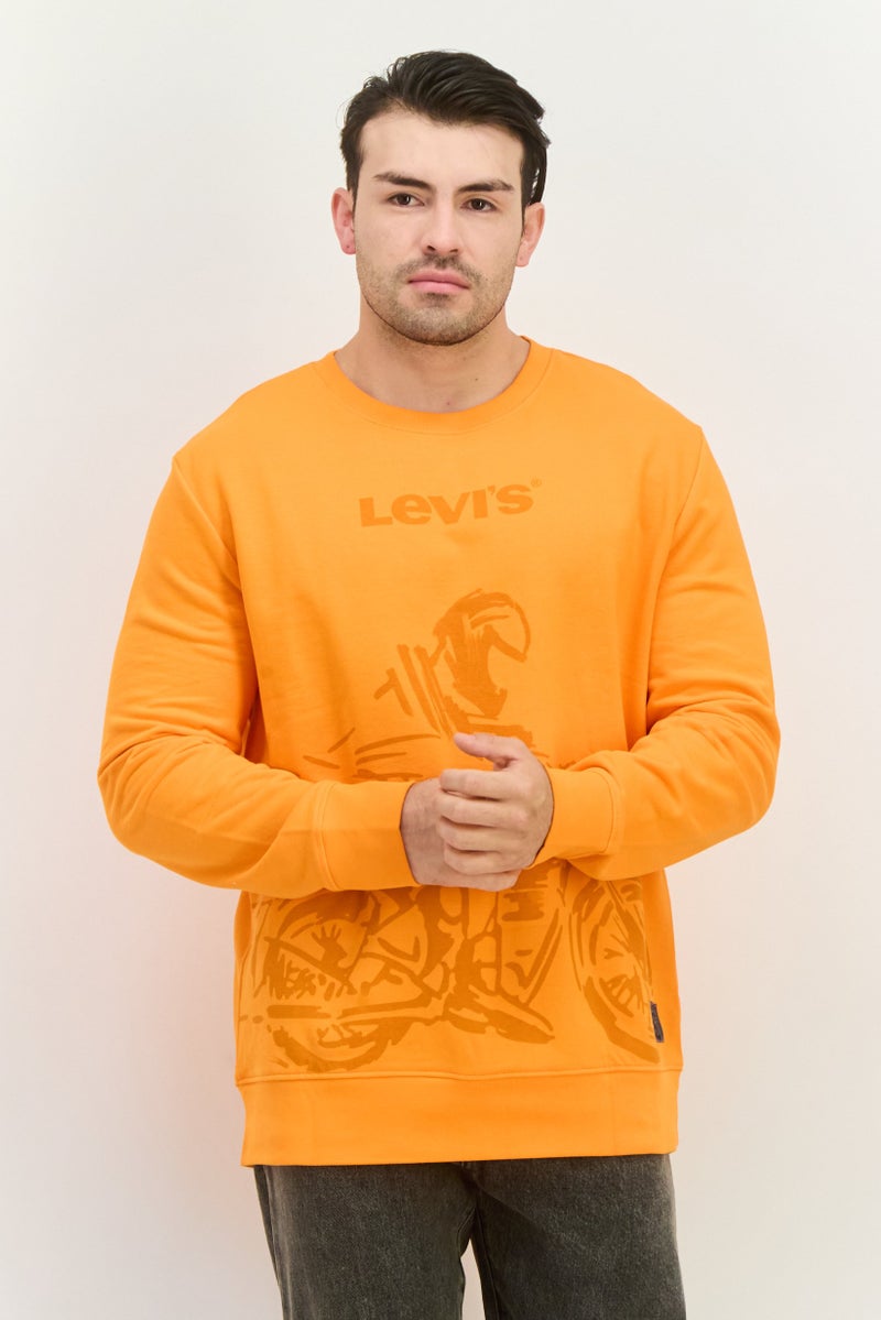 Levi's سويت شيرت رجالي بأكمام طويلة وياقة دائرية، شعار العلامة التجارية، برتقالي - Image 1