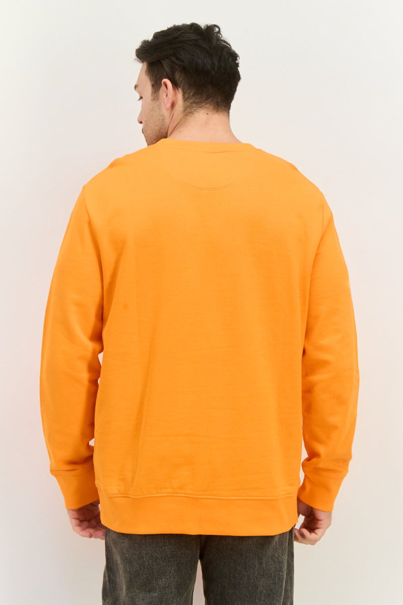 Levi's سويت شيرت رجالي بأكمام طويلة وياقة دائرية، شعار العلامة التجارية، برتقالي - Image 3