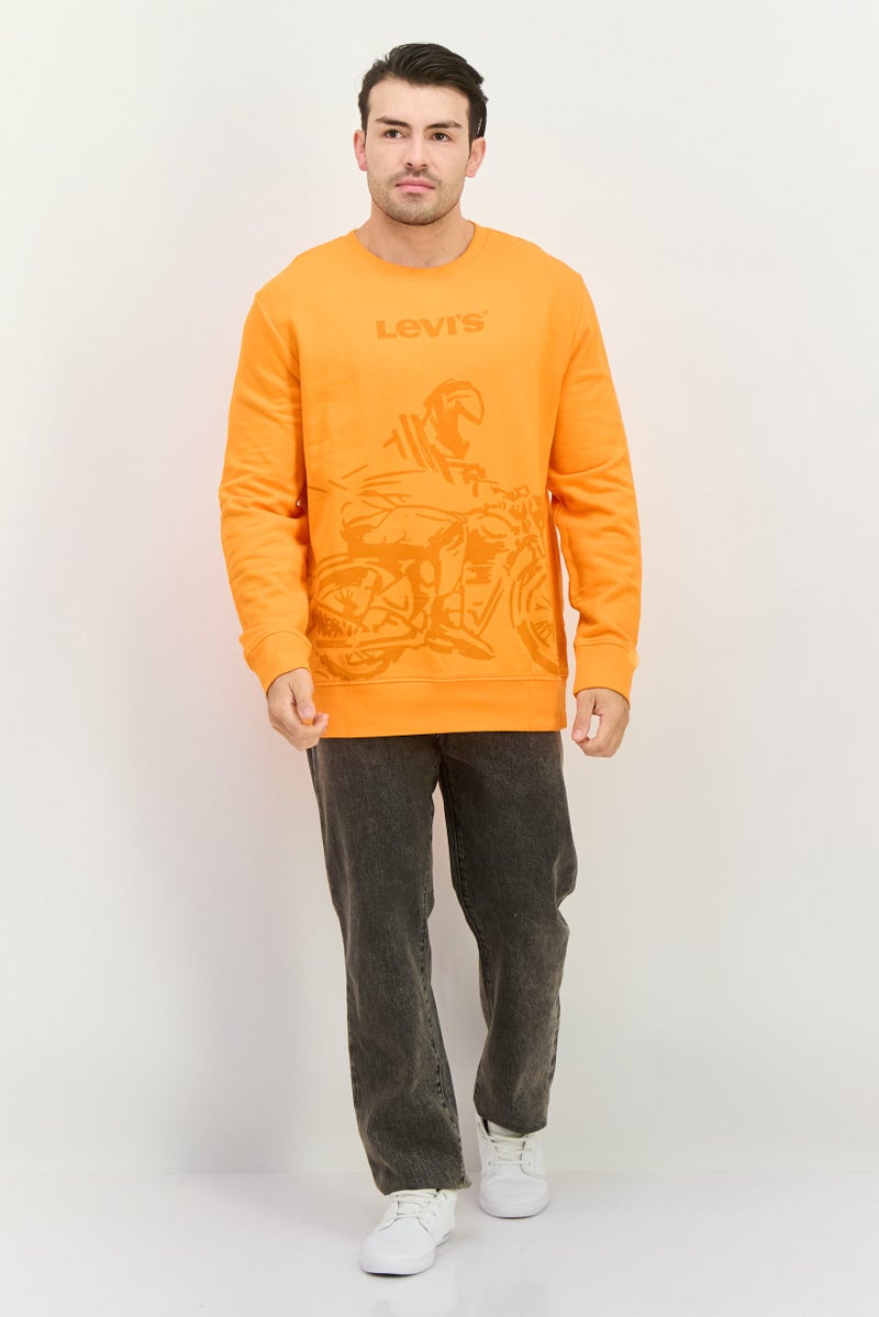Levi's سويت شيرت رجالي بأكمام طويلة وياقة دائرية، شعار العلامة التجارية، برتقالي - Image 4