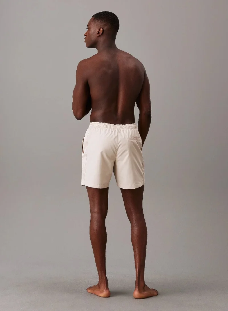 كالفن كلاين شورت سباحة برباط متوسط الطول