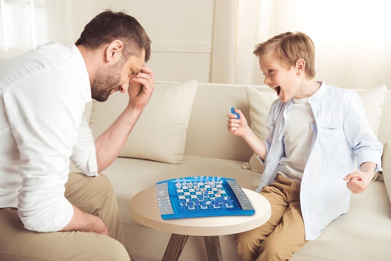 ليكسيبوك ChessLight، مجموعة شطرنج إلكترونية مع لوحة مفاتيح حسية ومؤثرات صوتية وضوئية، 32 قطعة، 64 مستوى صعوبة، بطاريات أو محول، أزرق/رمادي، LCG3000_04 - Image 5