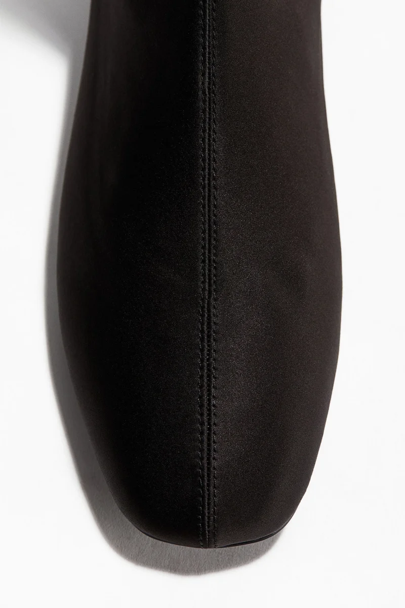 اتش اند ام بووت بطول فوق الركبة