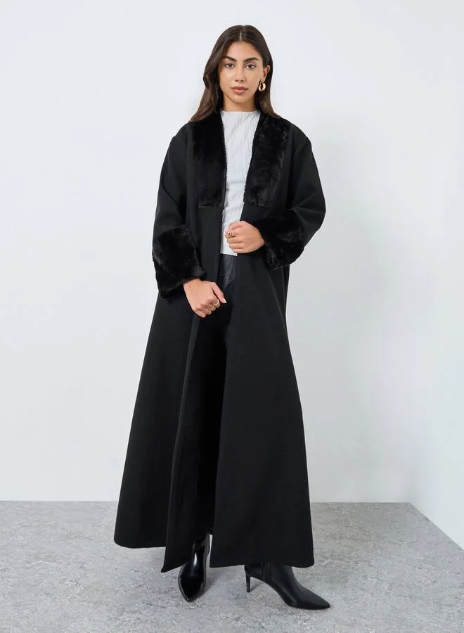 ستايلي عباية مفتوحة من الأمام بياقة فرو صناعي