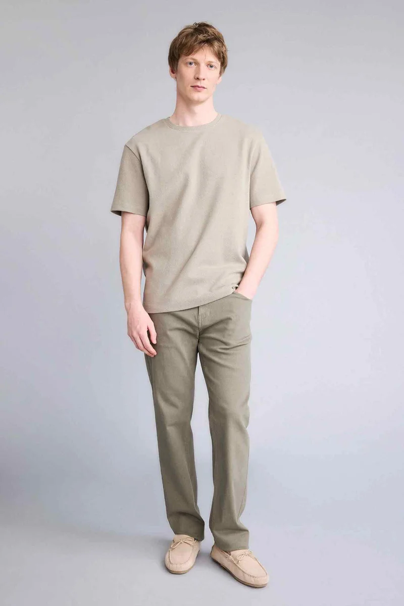 ديفاكتو Regular Fit Crew Neck Short Sleeve T-Shirt