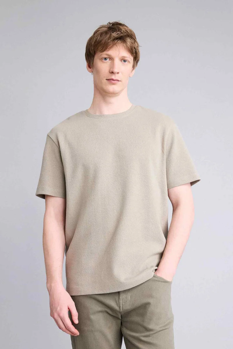 ديفاكتو Regular Fit Crew Neck Short Sleeve T-Shirt
