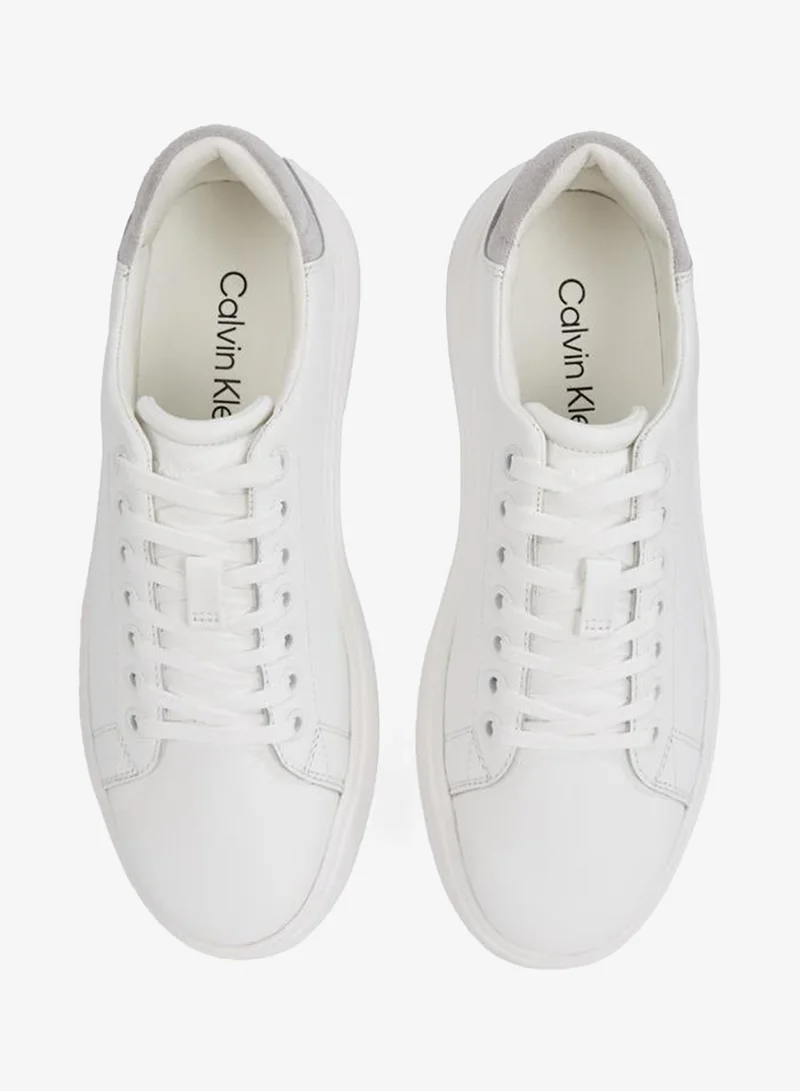 كالفن كلاين سنيكرز سويدي برباط ونعل مسطح