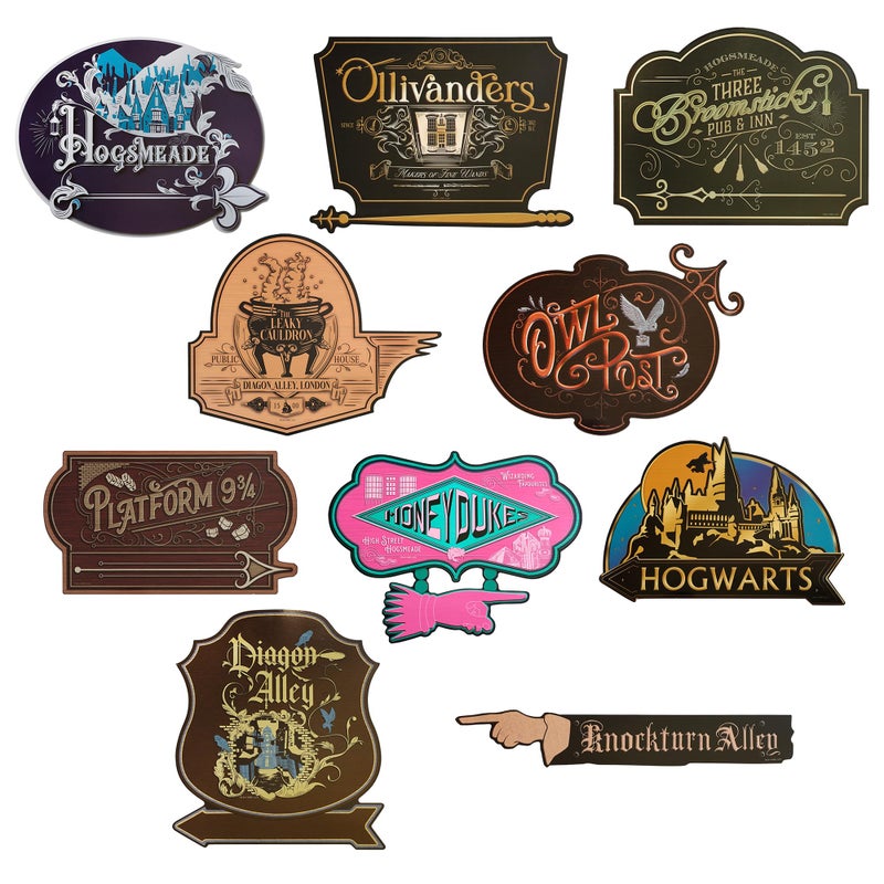 Conquest Journals Harry Potter Wizarding World Directional Sign Set, Officially Licensed, 12 Pieces, 10 6'' x 9'' Location Signs & 2 48'' Posts, Cardstock, Party Decorations or Home Decor - Image 3