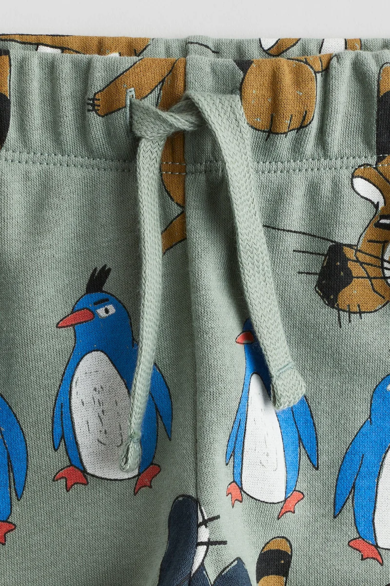 اتش اند ام بنطلون رياضي مزيّن برسمة