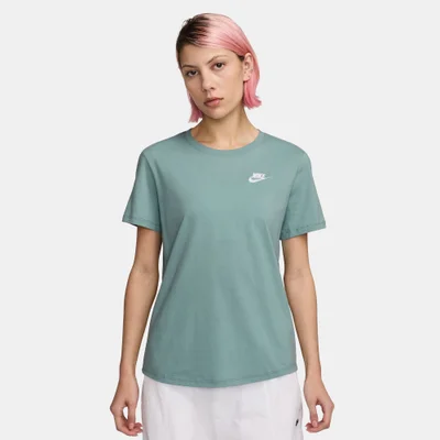 Nike Women's Sportswear Club Essentials T-Shirt