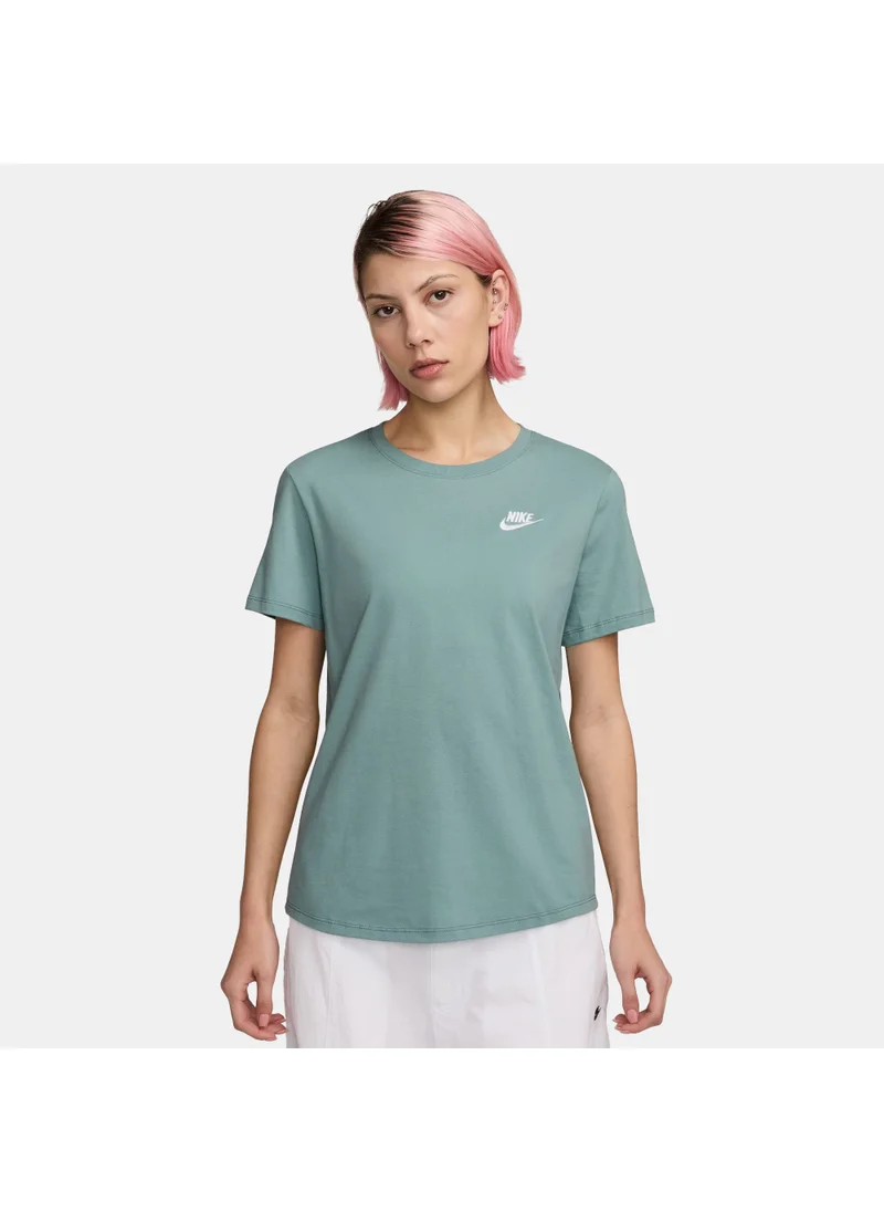 Nike Women's Sportswear Club Essentials T-Shirt