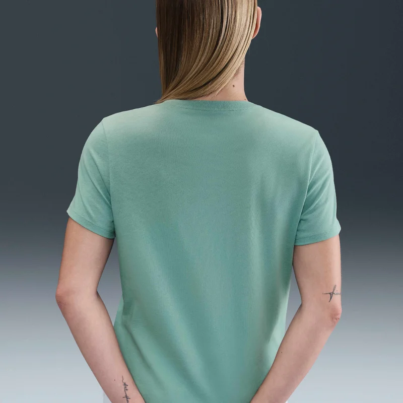 نايكي تيشيرت سبورتسوير كلوب إيسنشيالز للنساء