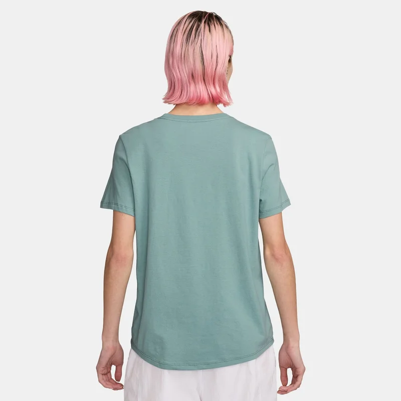 Nike Women's Sportswear Club Essentials T-Shirt