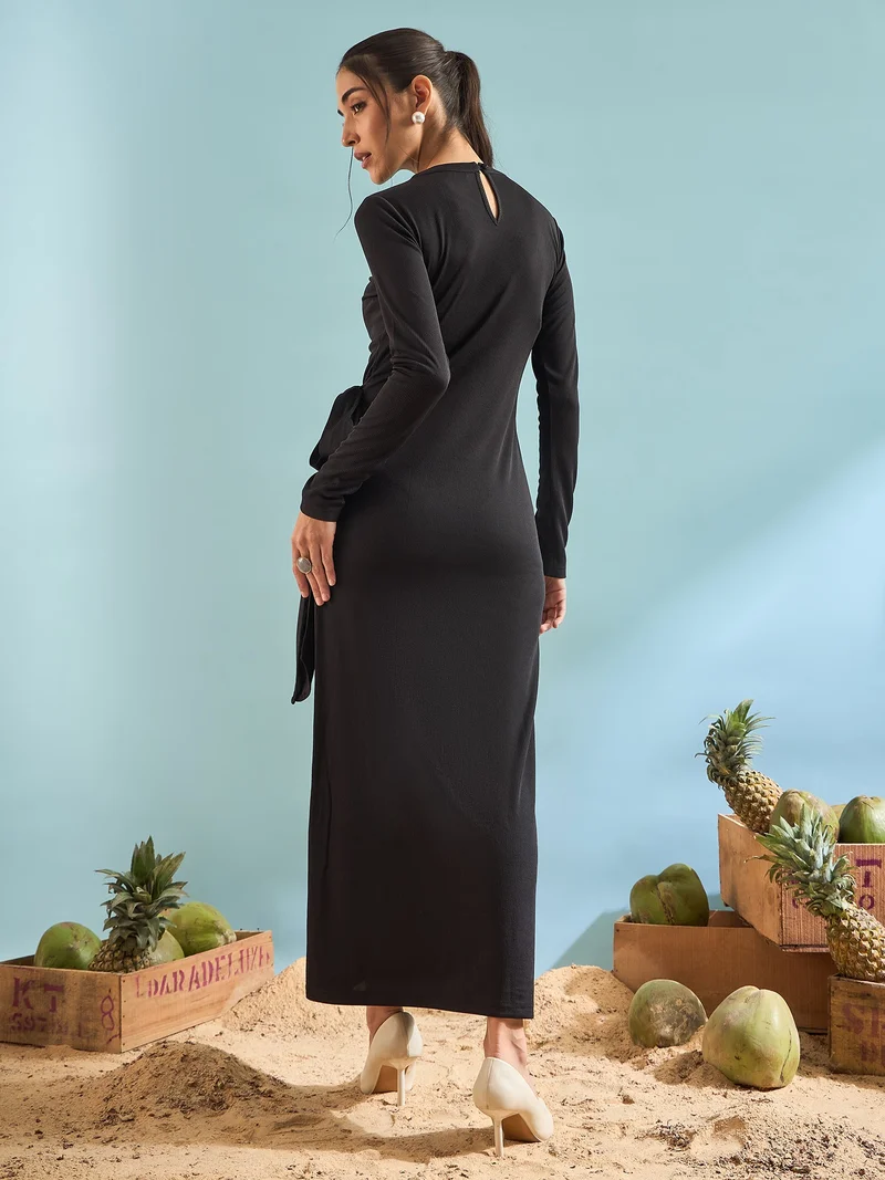 بانيت فستان سهرة طويل (Gown) مضلّع لتقسيم الجسم (Bodycon) - أسود