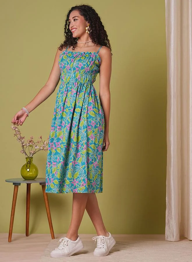 جلو باص فستان ميدي مطبع بالزهور بحمالات مزين بكشكش