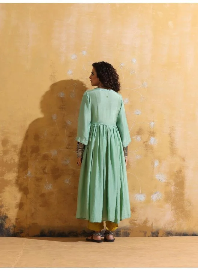 ترو برونز طقم كورتا وبنطلون أناركالي من حرير الموسلين باللون الأخضر النعناعي من