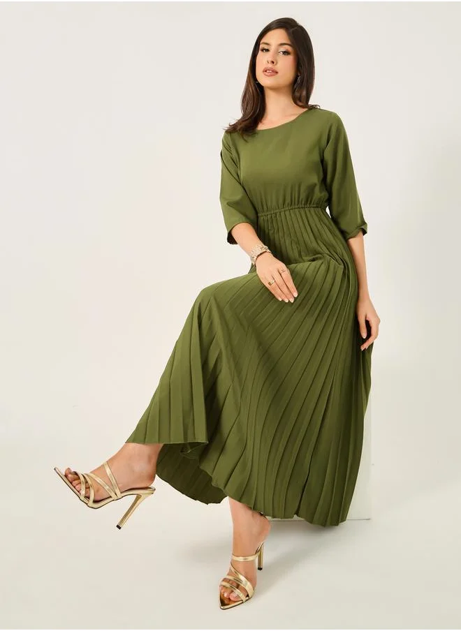 ستايلي Solid Accordion Pleated A-Line Midi Dress