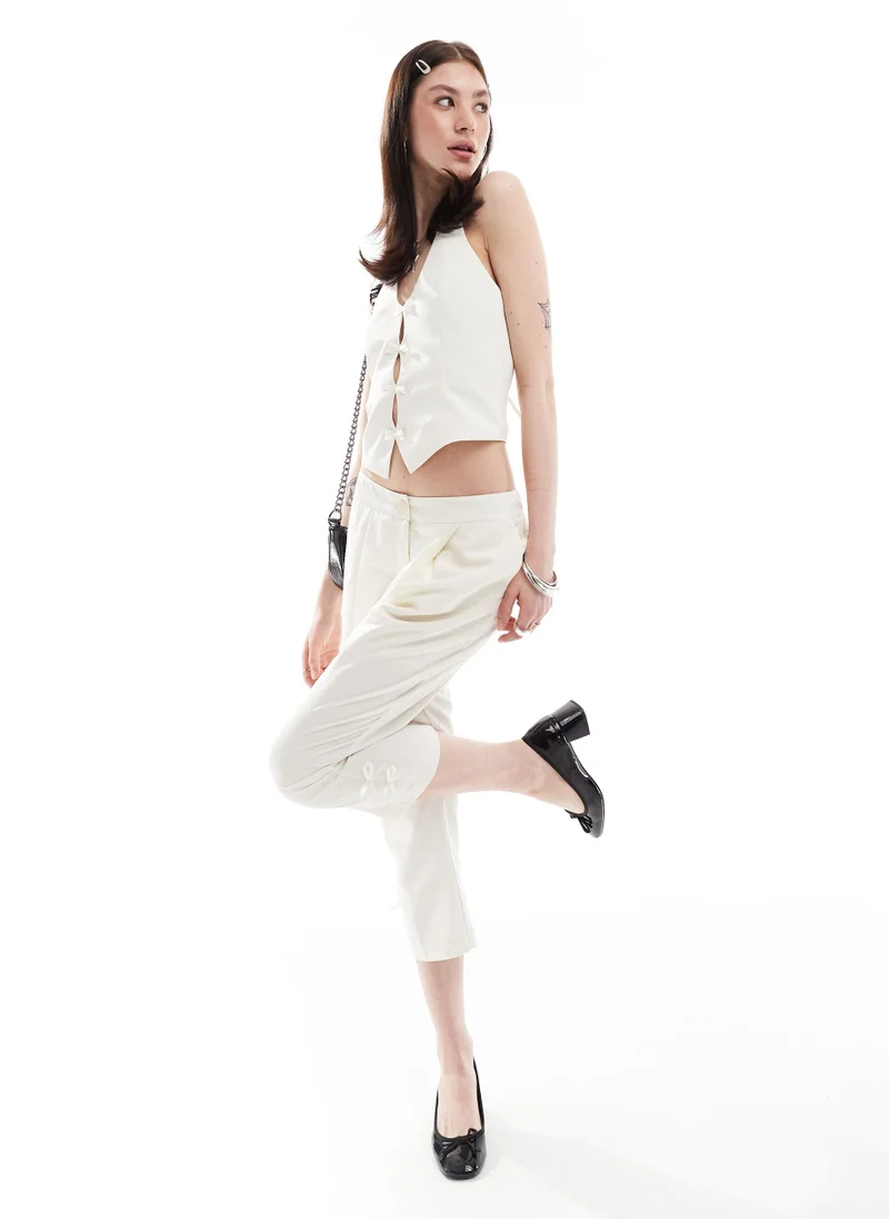 Reclaimed Vintage Reclaimed Vintage waistcoat top with bows in white