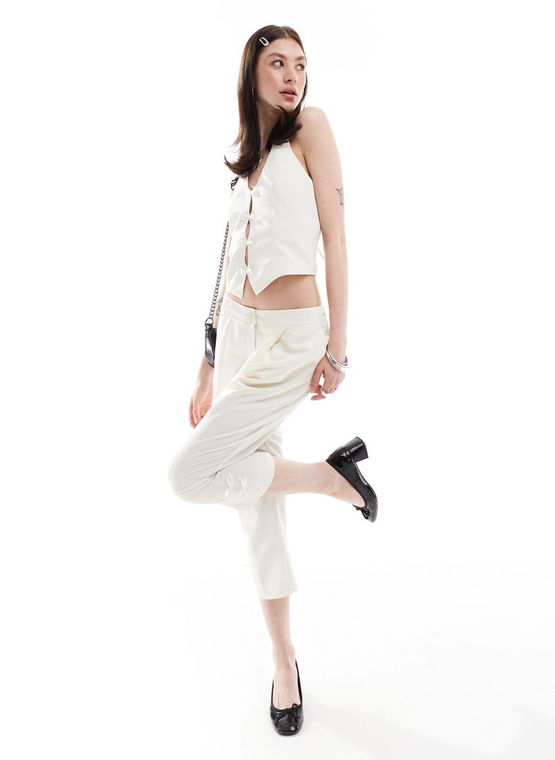 Reclaimed Vintage Reclaimed Vintage waistcoat top with bows in white  - Image 4