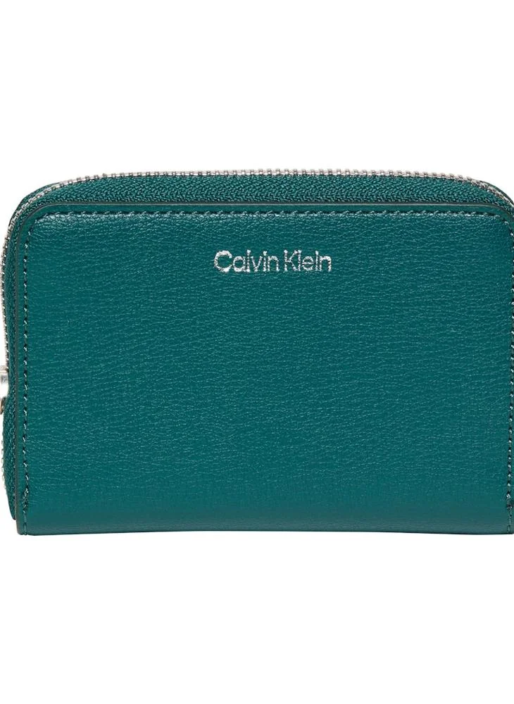 كالفن كلاين Logo Medium Zip Around Wallet