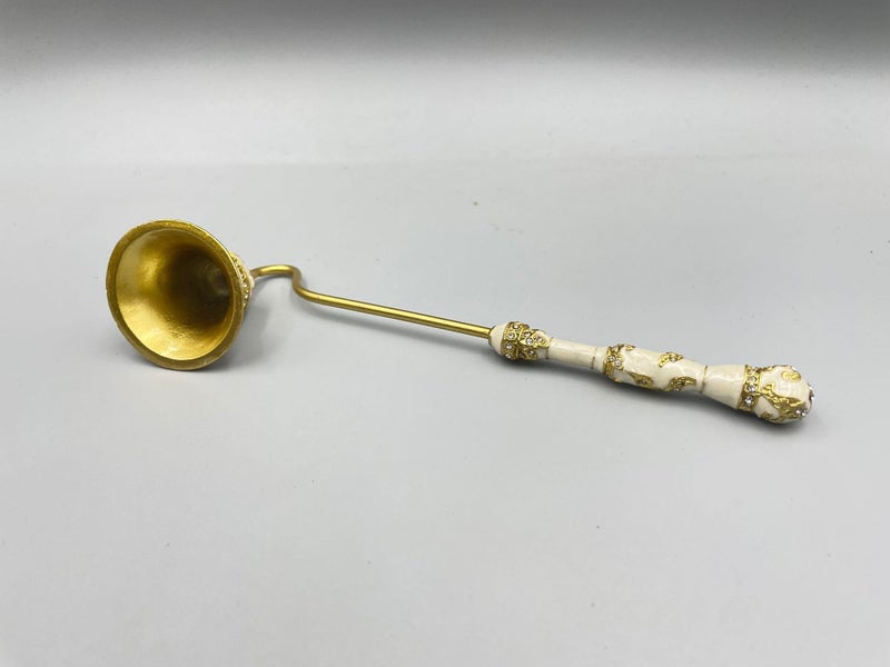 Earssa Candle Snuffer Vintage Women Gifts Unique Candle Extinguisher Snuffer with Long Handle Decorative Candle Extinguisher Metal Candle Stopper Candle Accessories Gift (White) - Image 4
