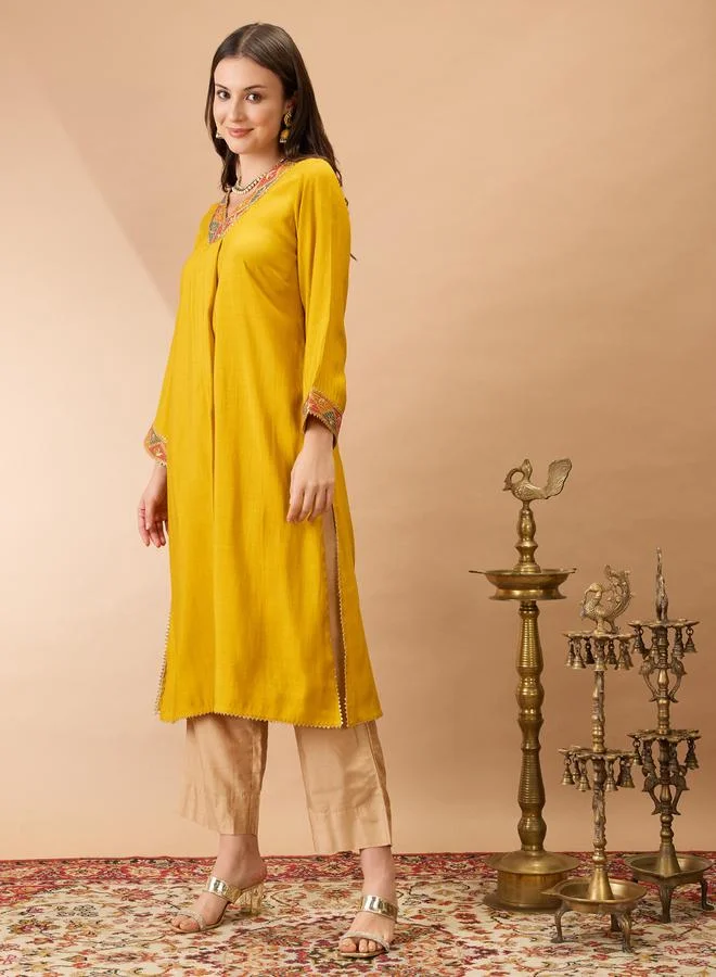 جلو باص كورتا احتفالية بحافة واسعة مزينة بدانتيل جوتا باتي